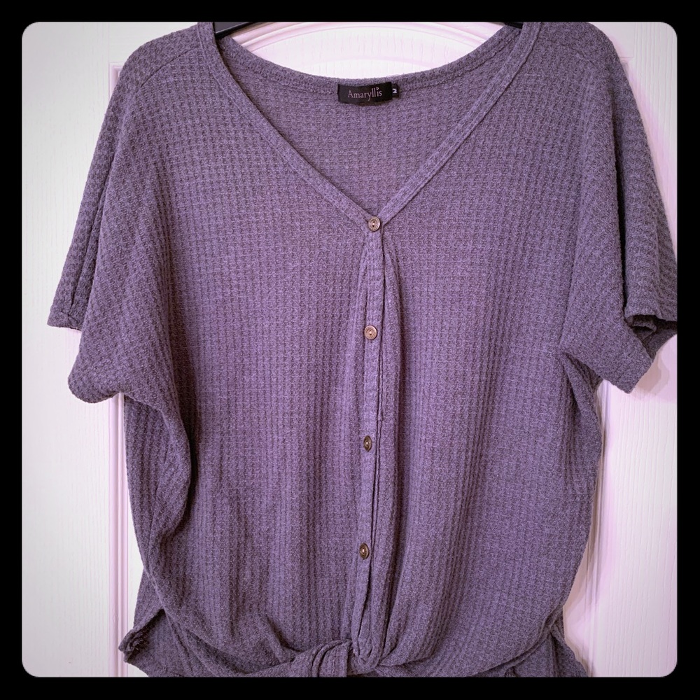 Women’s button down/tie knot top.